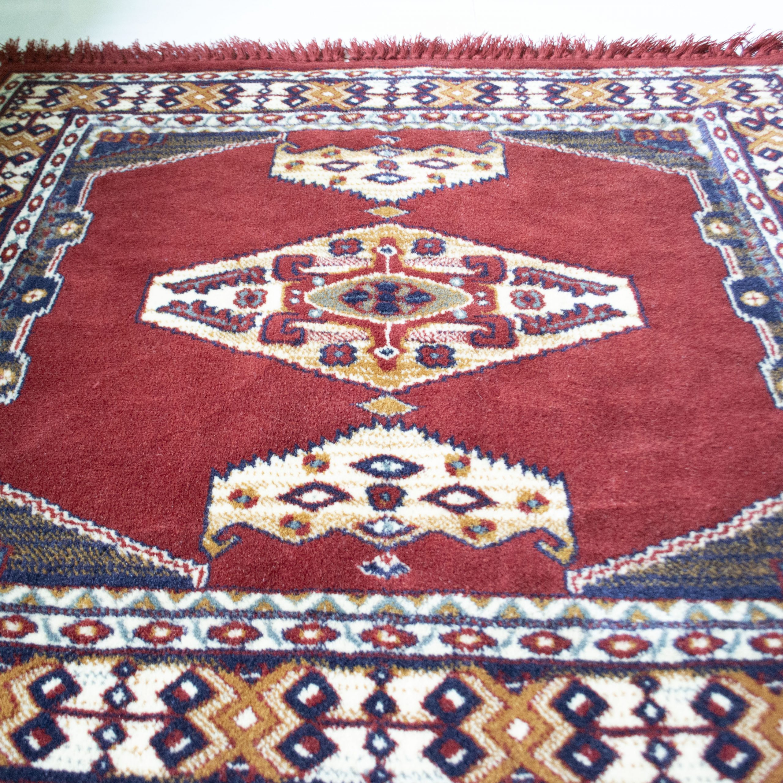 Afhankelijk eeuwig inval Vintage tapijt/vloerkleed rood - End of April - Vintage tapijt/vloerkleed  rood